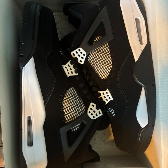 JORDAN 4 WHITE THUNDERS